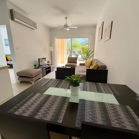 Beautiful Garden Apartment *